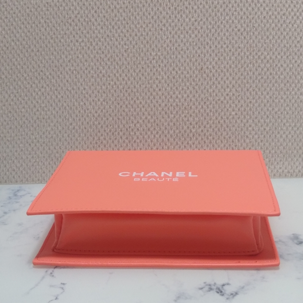 Chanel Makeup Takeaways The Nature Getaway Limited Edition Pouch Clutch - Picture 5 of 11